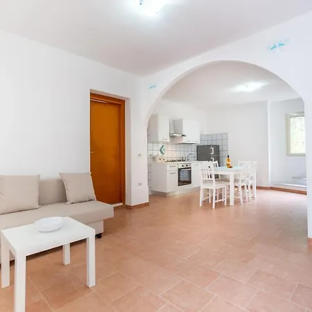 Ampia Casa Su Due Piani Con Doppi Servizi Calasetta