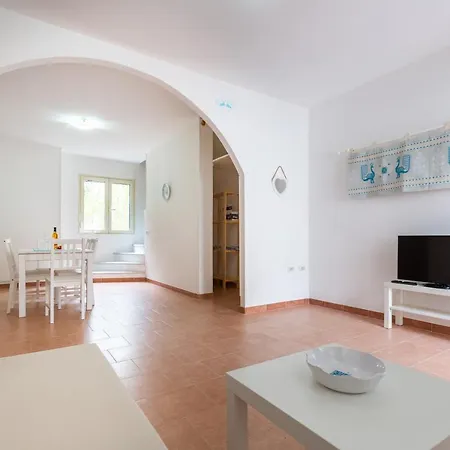 Ampia Casa Su Due Piani Con Doppi Servizi